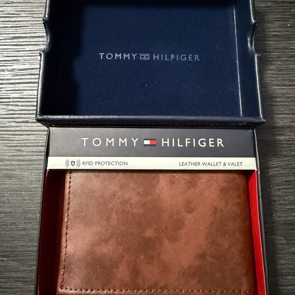 Tommy Hilfiger Tan Leather Wallet